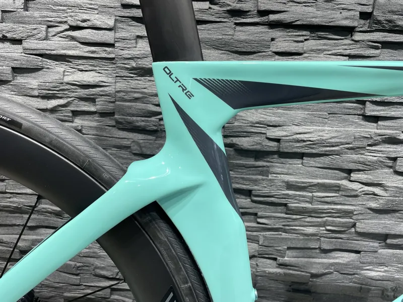 Bianchi Oltre Comp Ultegra Di2 12sp Matt Black Celeste-7